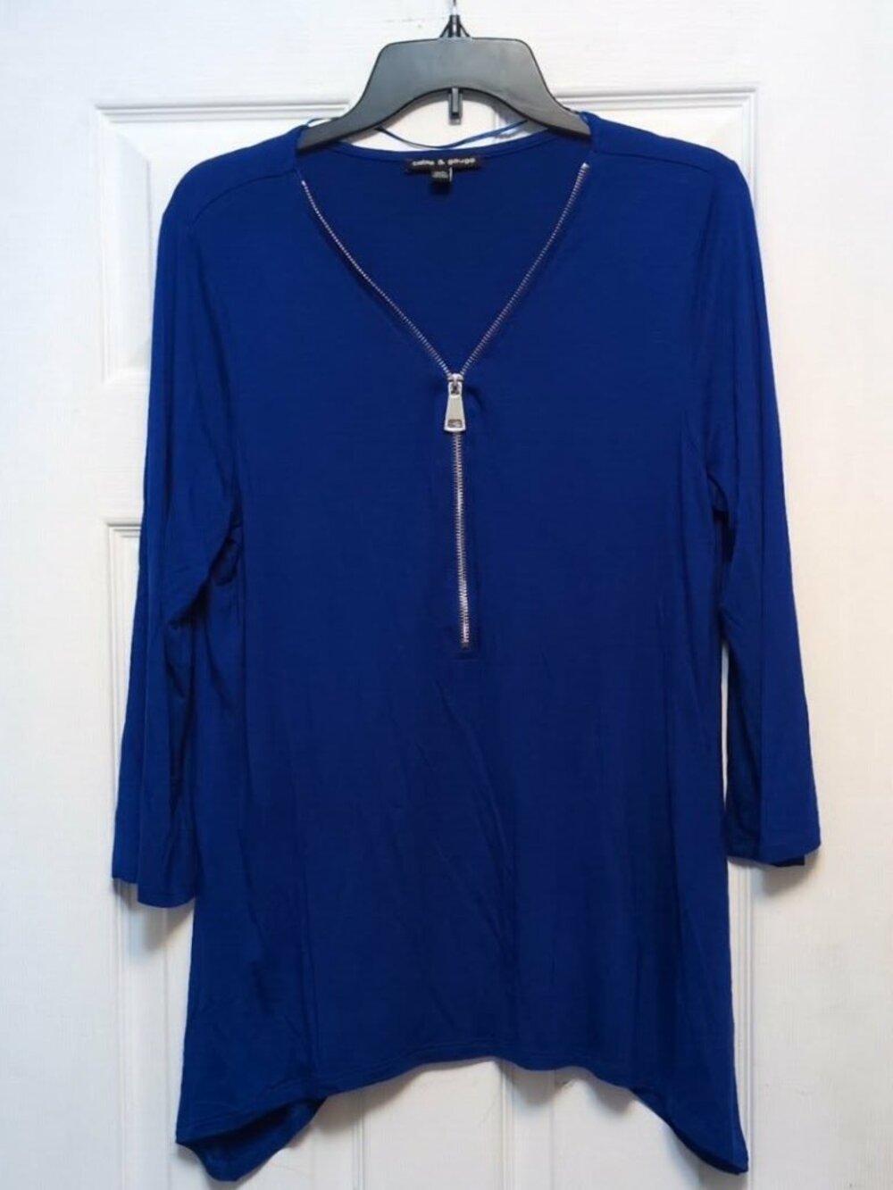 Cable & Gauge Cobalt Sz L Blue Sharkbite Hem Top 3/4 Sleeve Zipper V-Neck Blouse